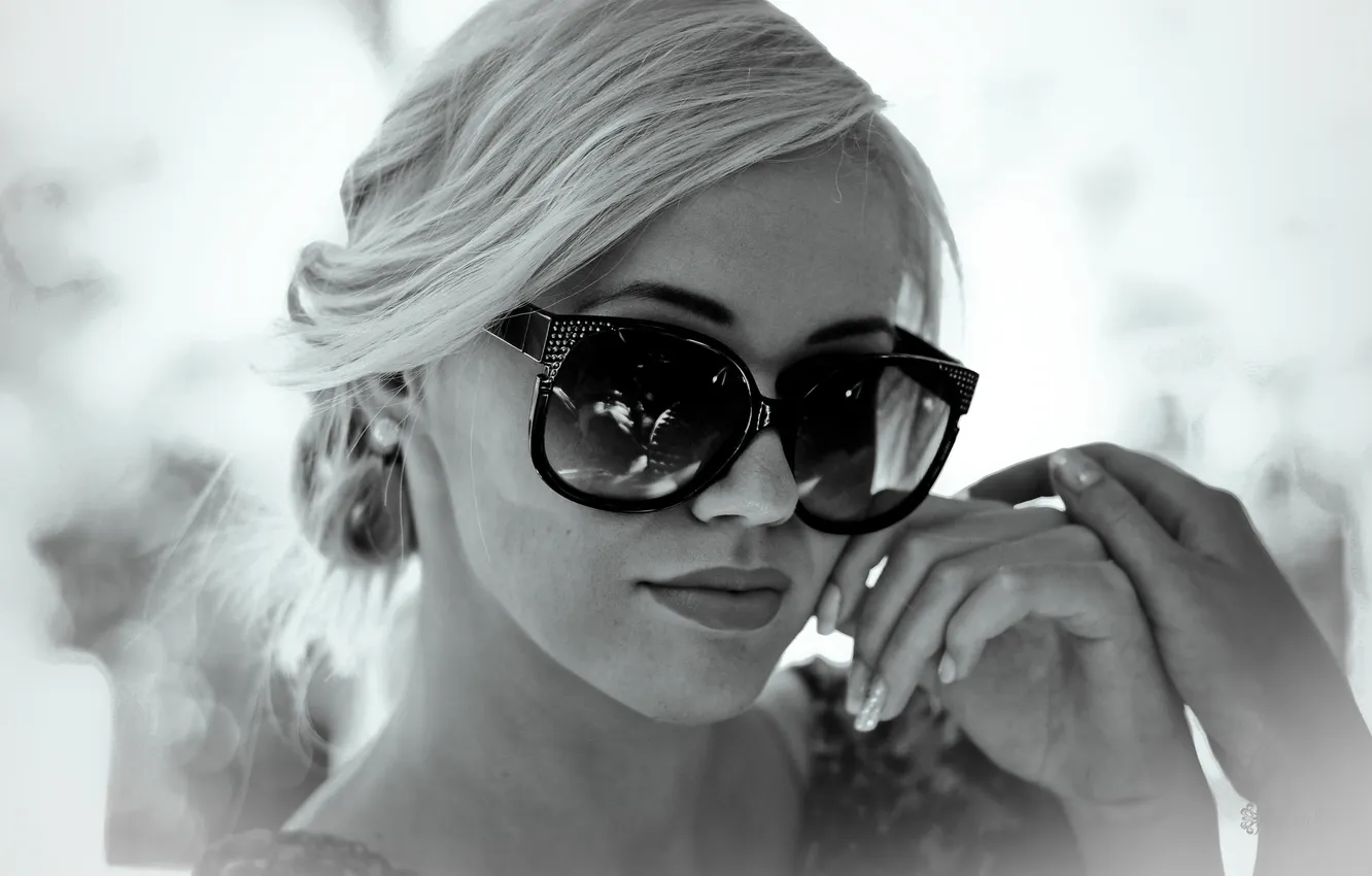 Photo wallpaper girl, face, model, glasses, blonde, black and white