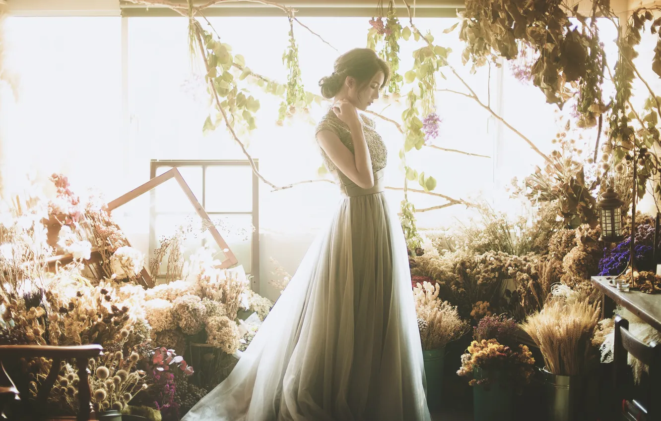 Photo wallpaper girl, light, flowers