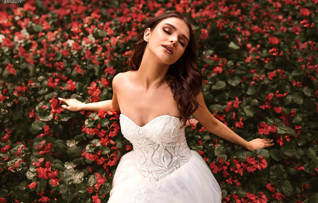Photo wallpaper girl, flowers, pose, style, model, neckline, the bride, shoulders