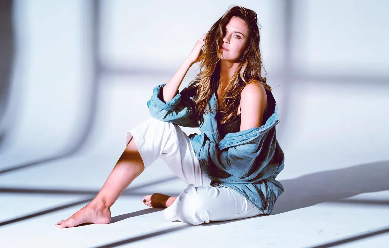 Photo wallpaper barefoot, actress, jacket, brown hair, beautiful, pants, Odette Annable, Odette Annable
