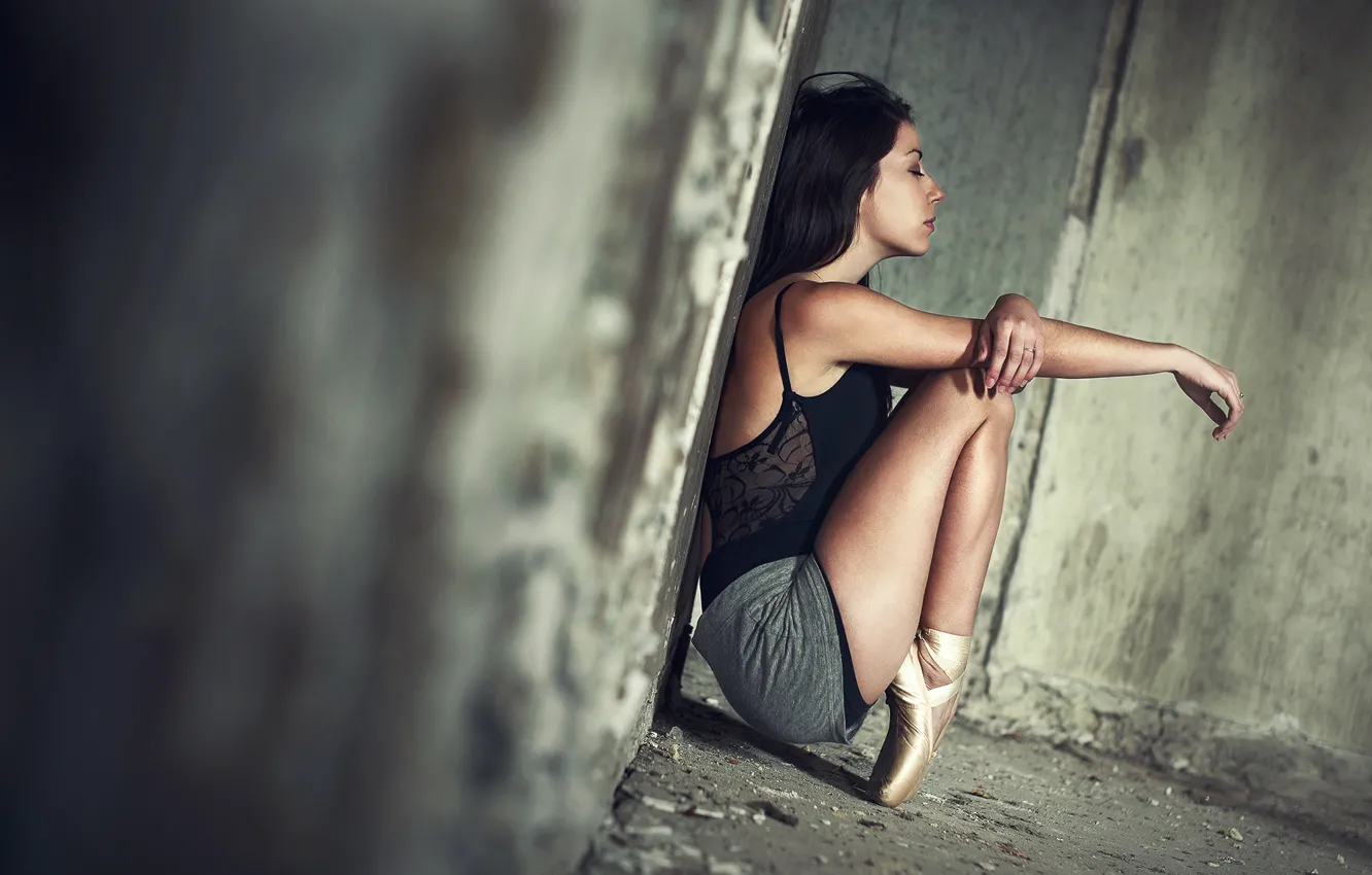 Photo wallpaper girl, ballerina, sitting, Pointe shoes