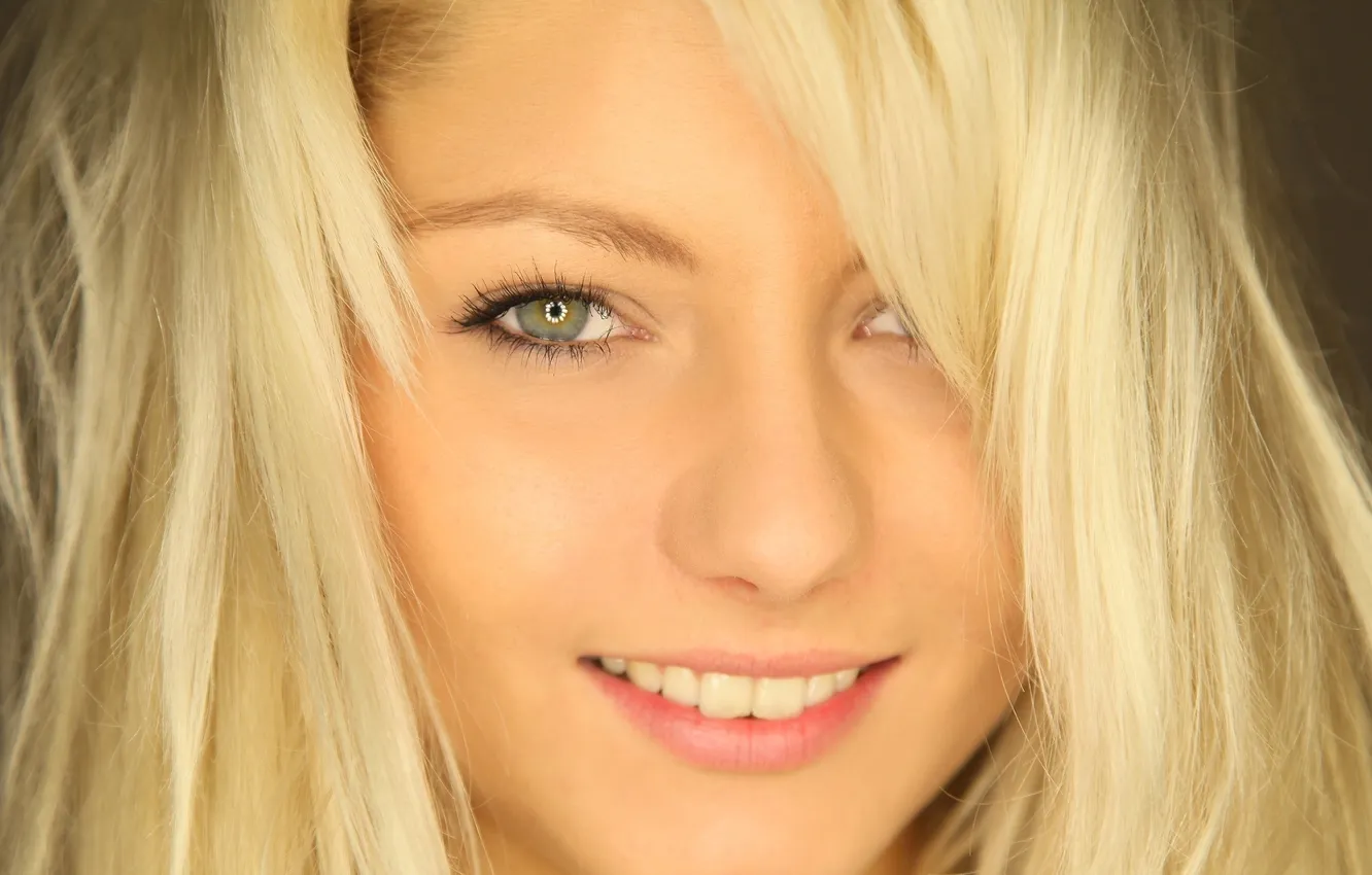 Photo wallpaper girl, face, smile, blonde