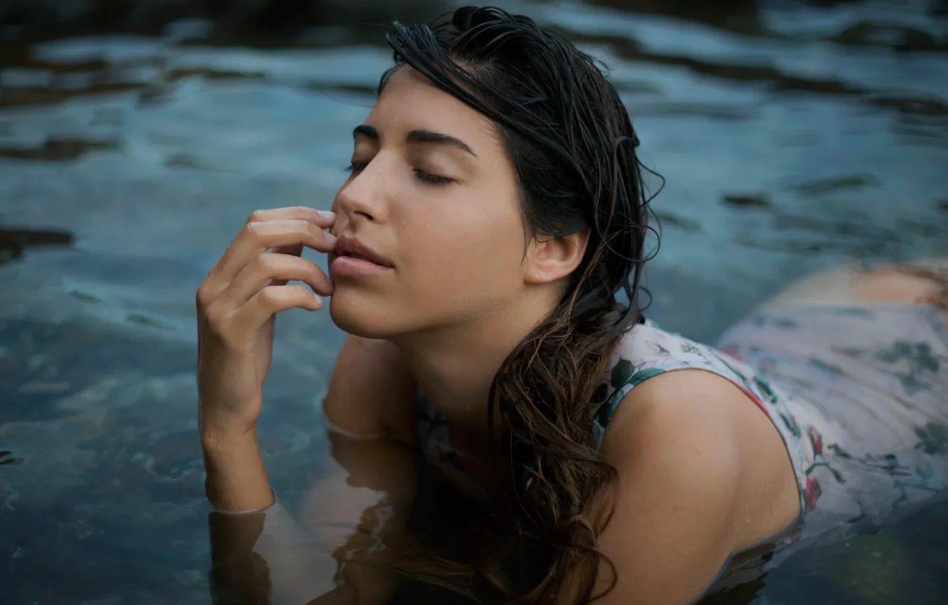 Photo wallpaper water, girl, wet, lips, wet hair