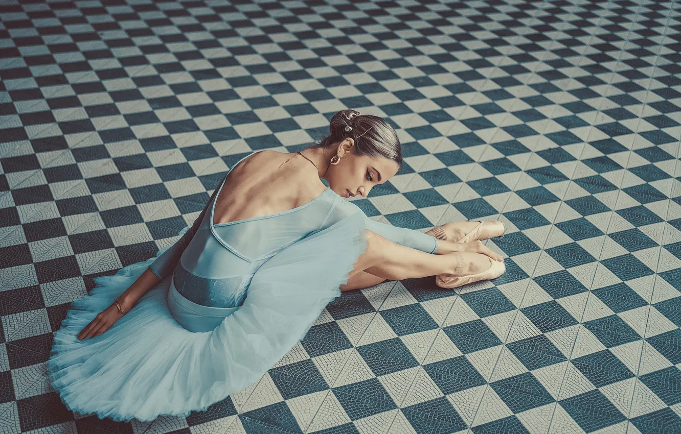 Photo wallpaper look, girl, feet, tile, body, back, earrings, hands