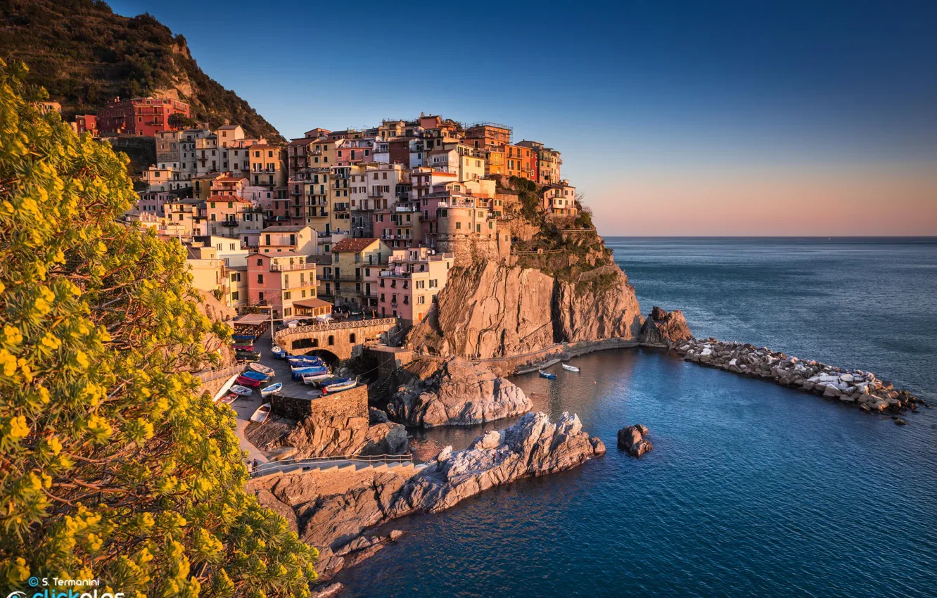 Photo wallpaper landscape, the city, stones, rocks, shore, building, home, Italy