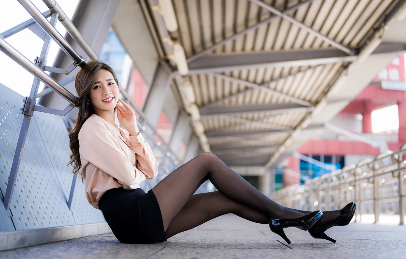 Photo wallpaper smile, Asian, long legs, black shoes, short skirt, wall is so red ... the girl, …