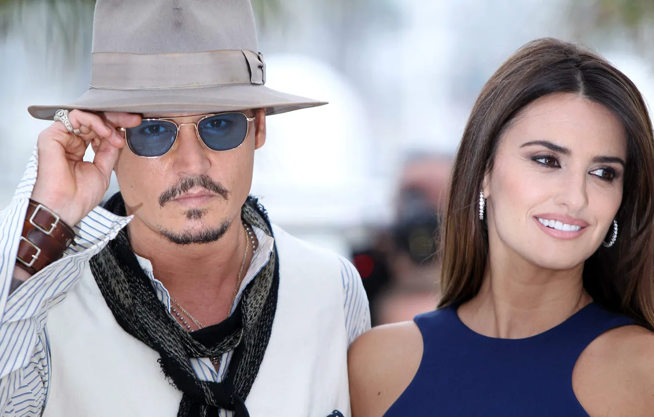 Photo wallpaper photo, Johnny Depp, hat, glasses, actor, Johnny Depp, celebrity, Penelope Cruz