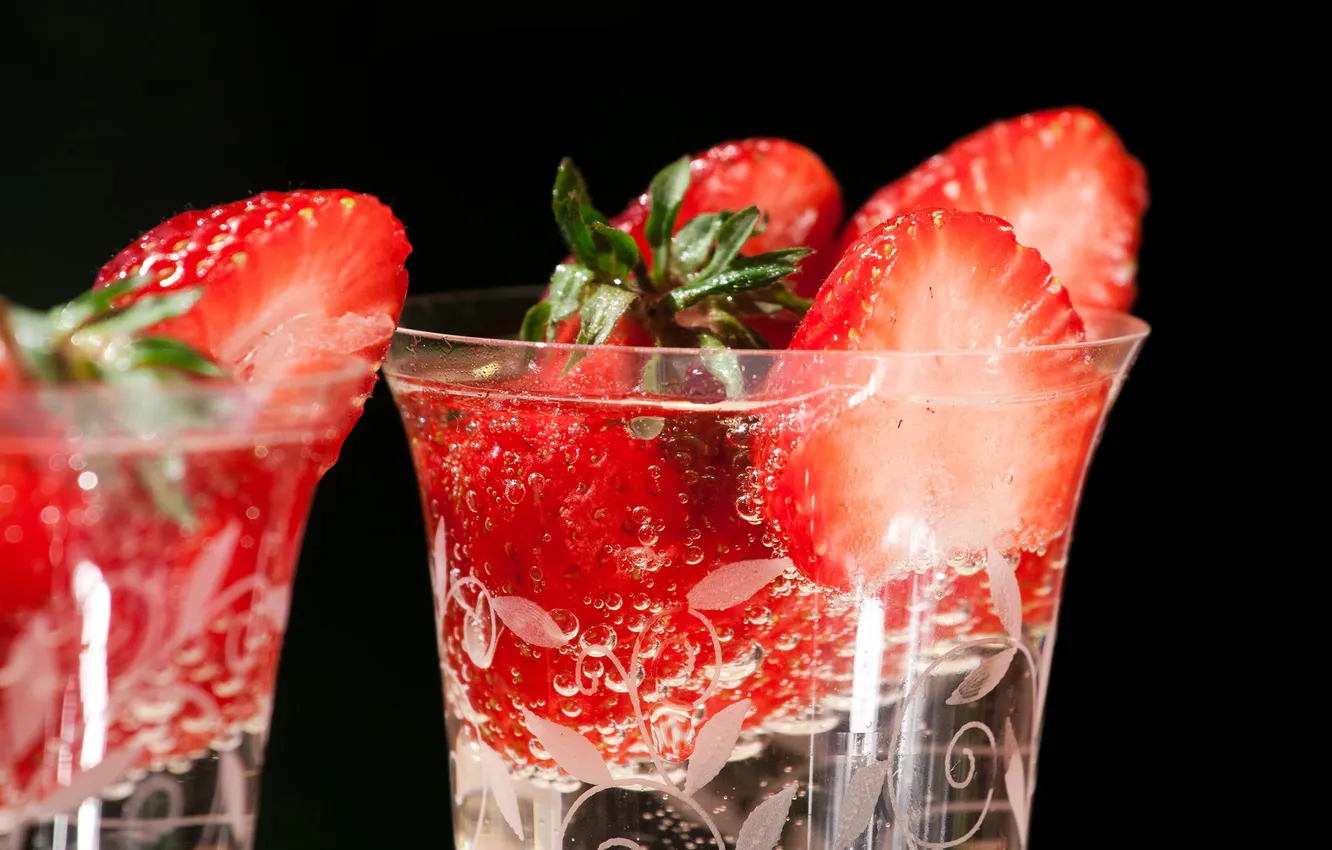 Photo wallpaper background, strawberry, glasses, red, slices, juicy