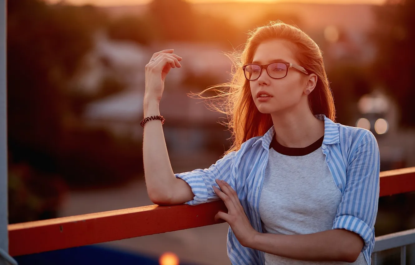 Photo wallpaper the sun, pose, model, portrait, makeup, Mike, glasses, hairstyle