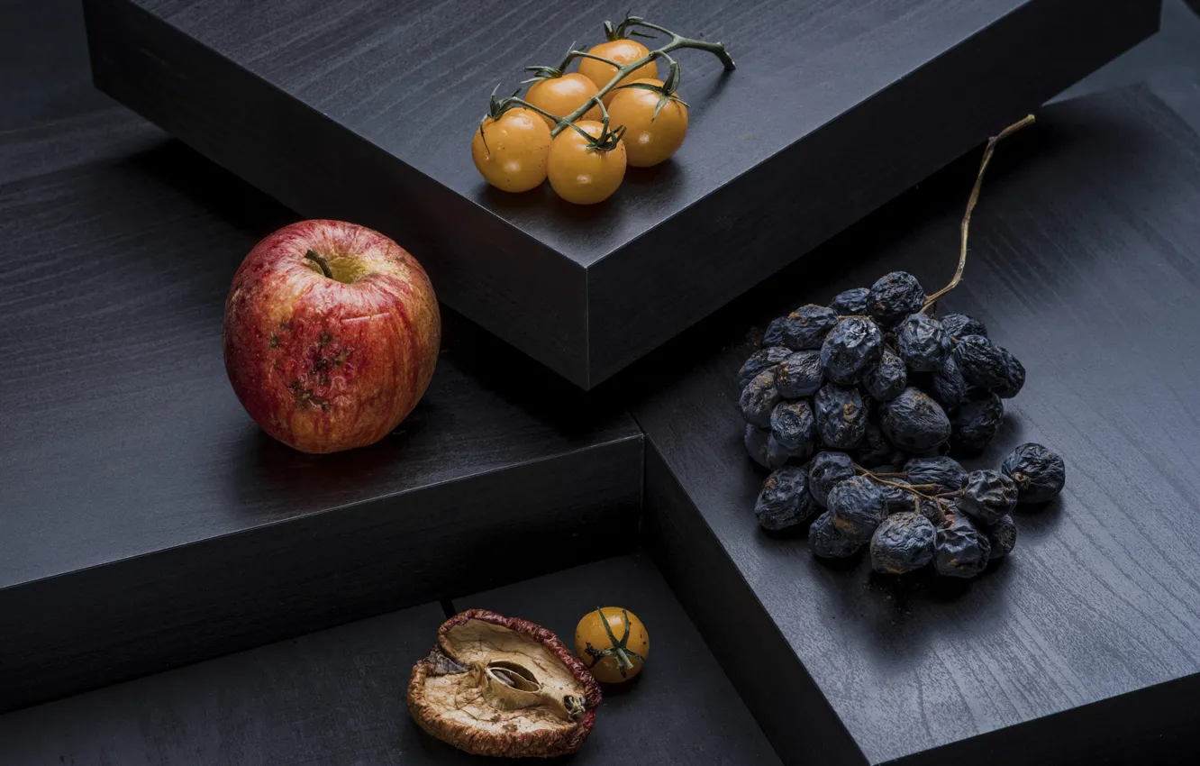 Photo wallpaper yellow, the dark background, apples, grapes, fruit, tomatoes, tomatoes, bar