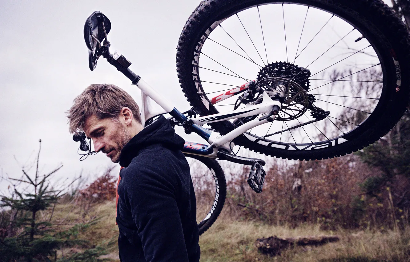 Photo wallpaper nature, bike, photographer, actor, Nikolaj Coster-Waldau, Nikolaj Coster-Waldau, Simon Emmett, Red Bulletin