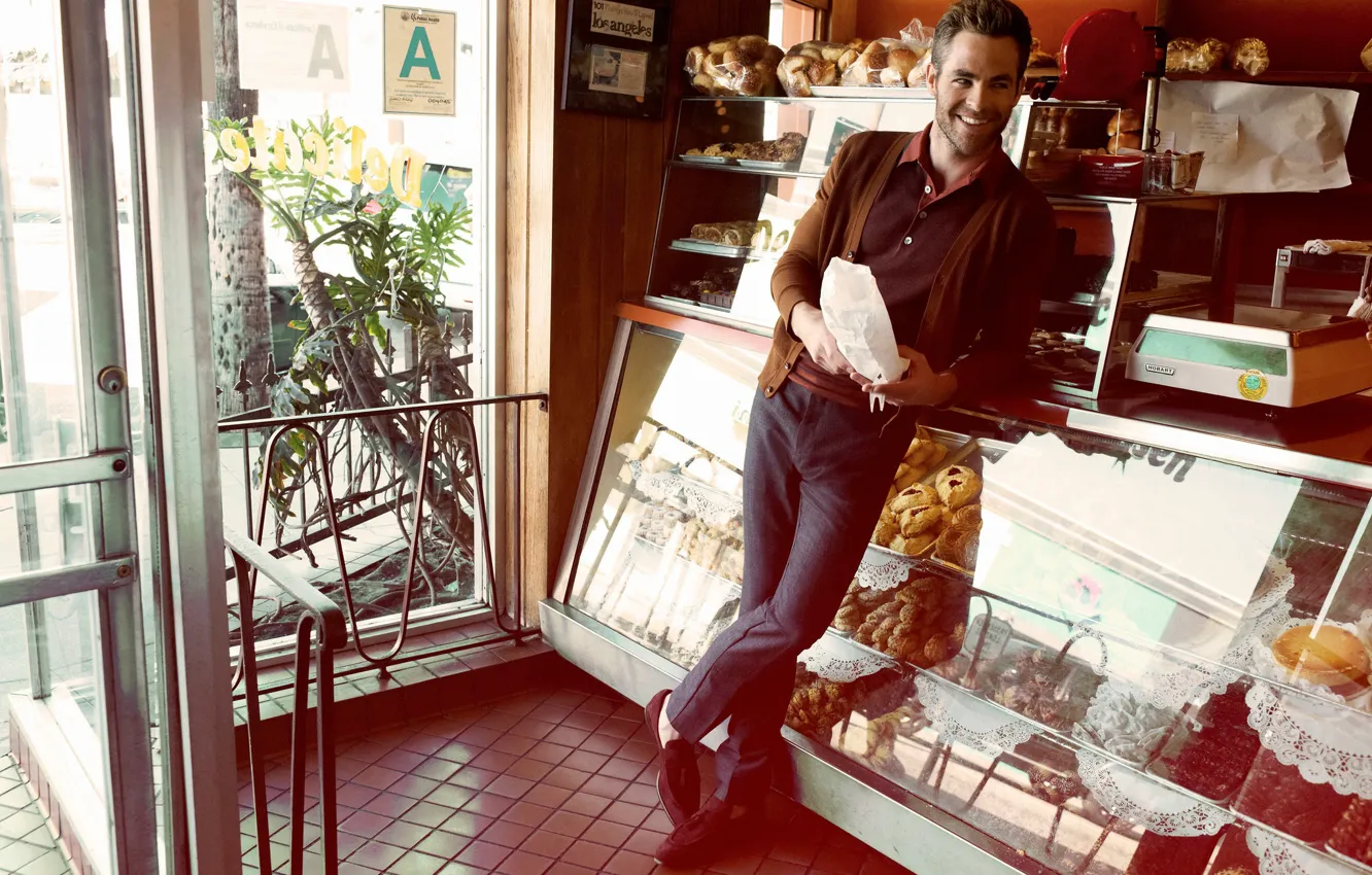 Photo wallpaper pose, smile, package, actor, photoshoot, shop, Chris Pine, Chris Pine