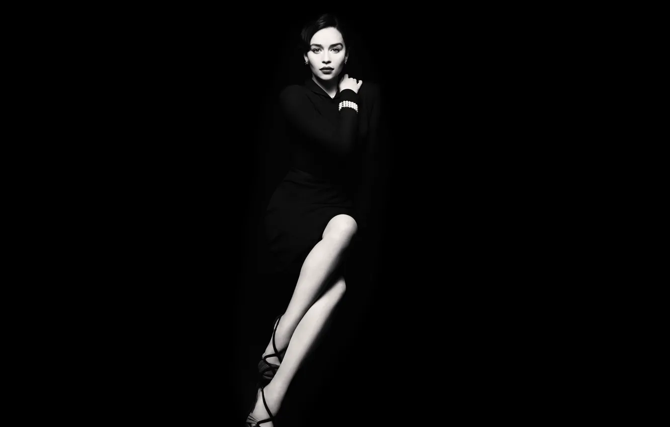 Photo wallpaper black and white, dress, Noir, black background, vintage, emilia clarke, Emilia Clarke