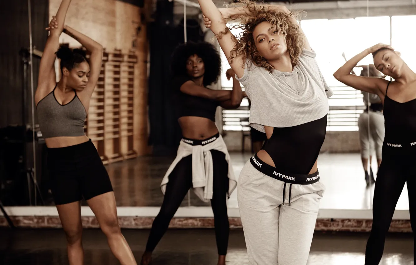 Photo wallpaper girls, singer, Beyonce, dancing