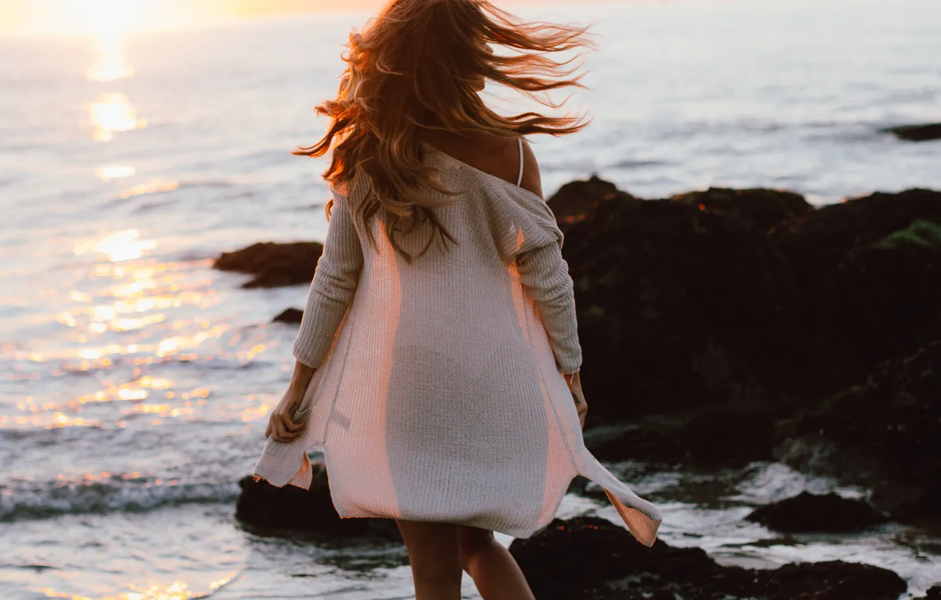 Photo wallpaper sea, girl, curls