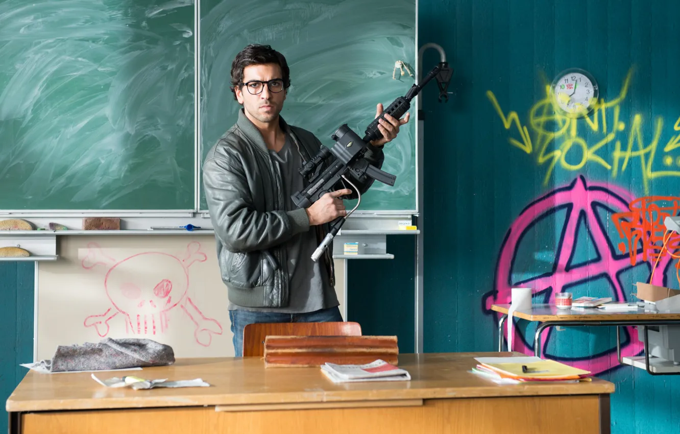 Photo wallpaper weapons, glasses, class, Board, school, teacher, Elyas M'Barek, Fack ju Göhte