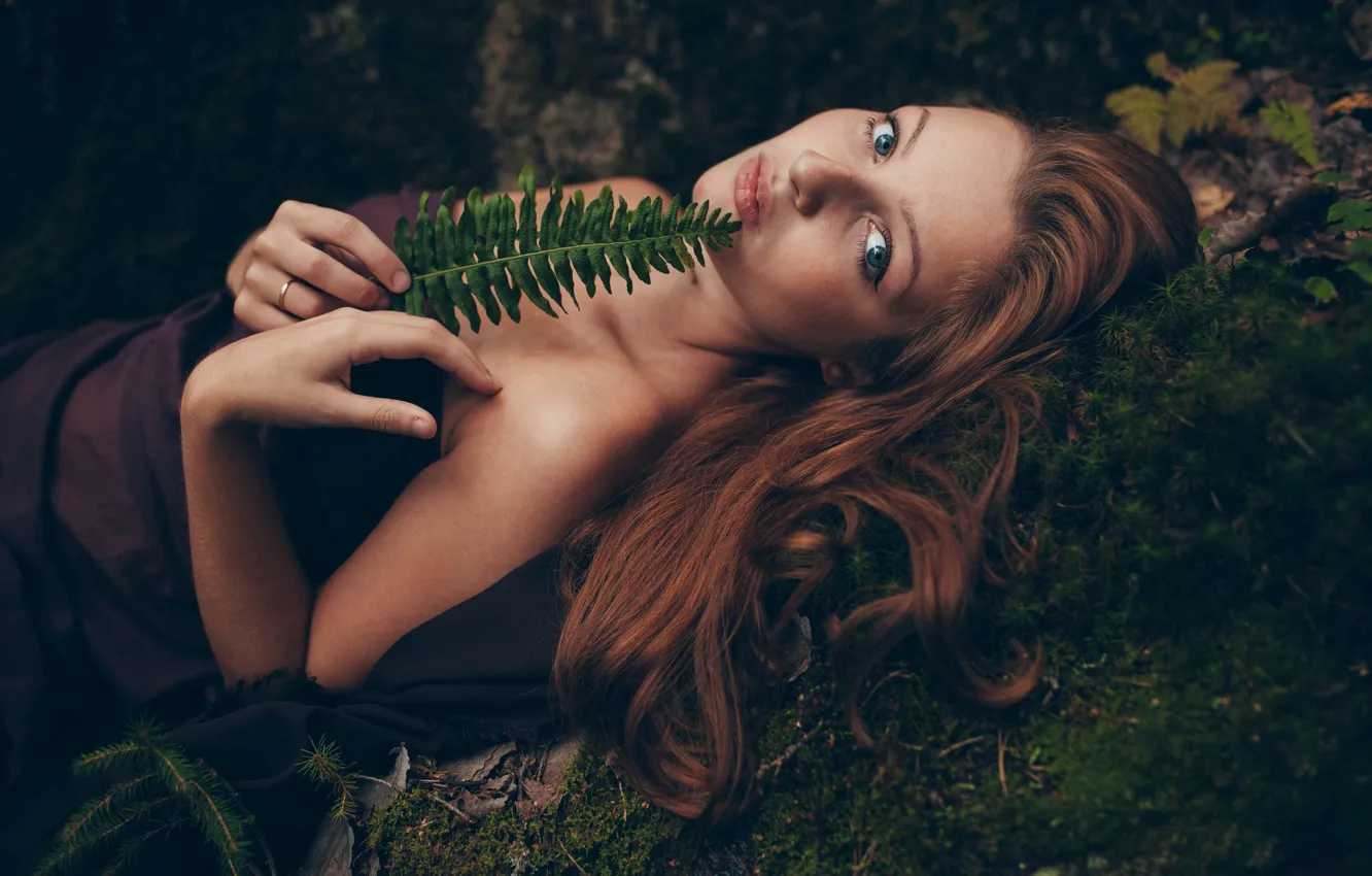 Photo wallpaper look, face, sweetheart, model, leaf, moss, portrait, brown hair