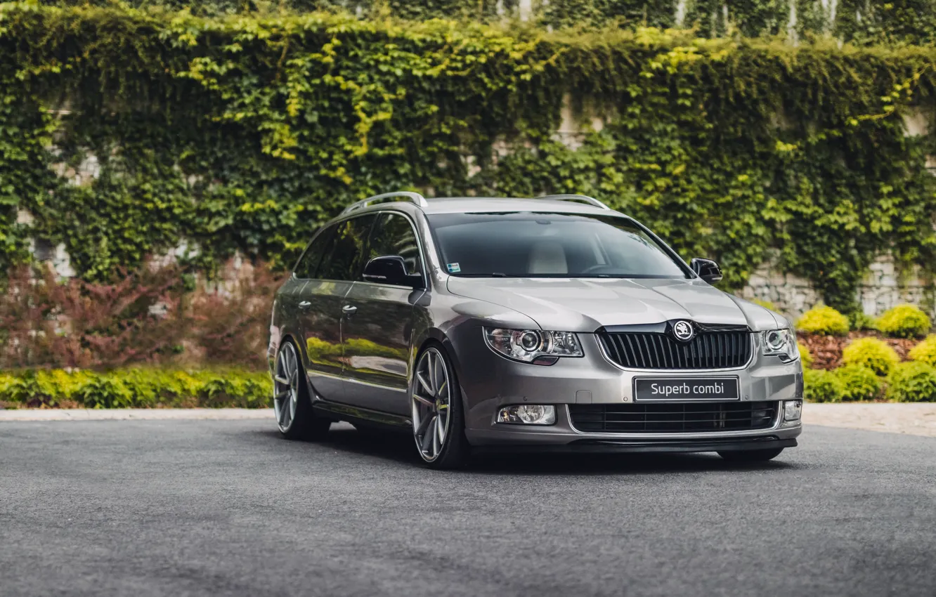 Photo wallpaper car, wall, plants, Skoda, Combi, Superb, Martin Katler