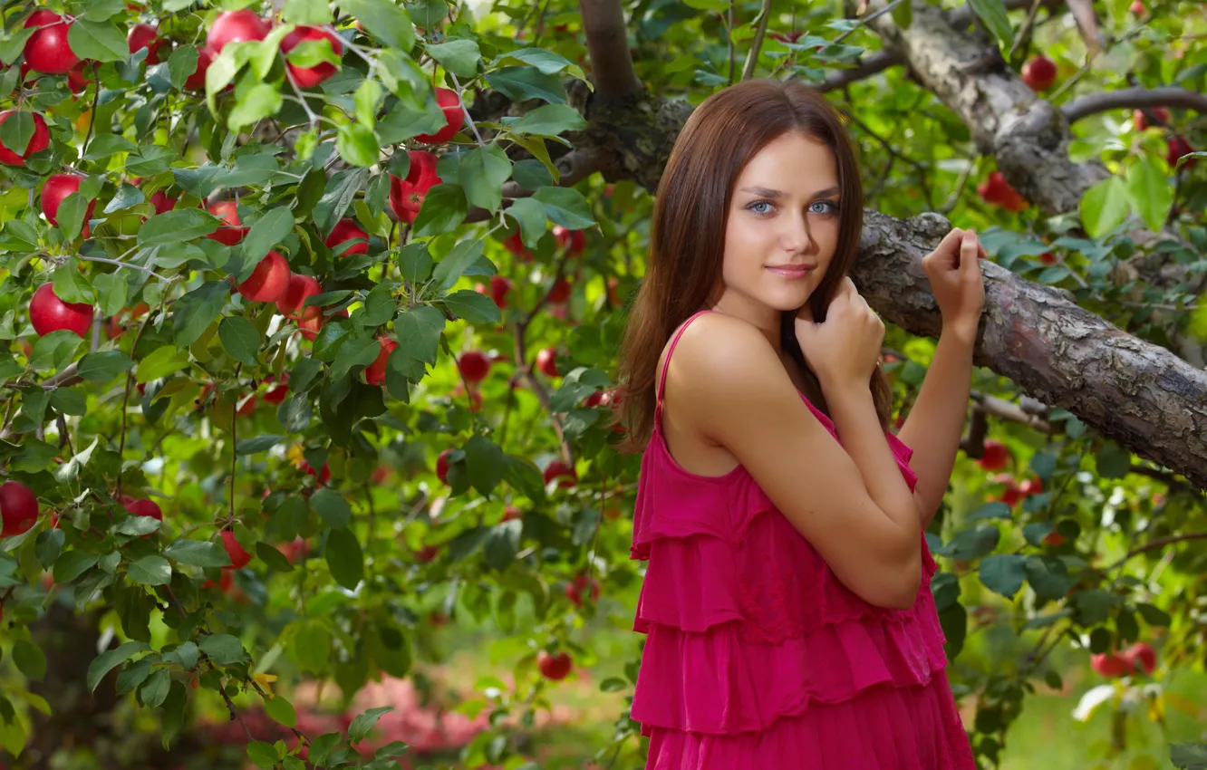 Photo wallpaper girl, model, garden, Apple, Zlatka And