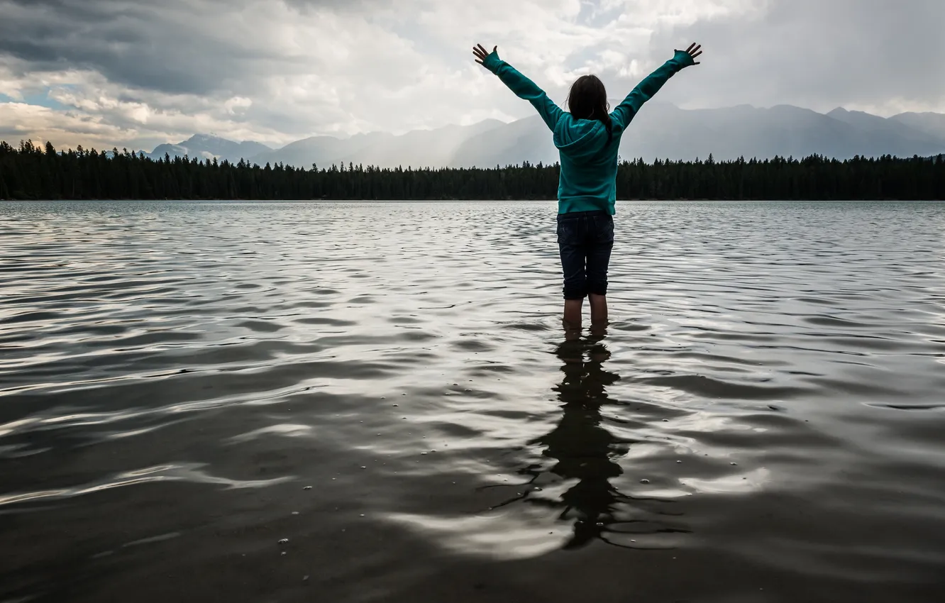Photo wallpaper water, girl, hands
