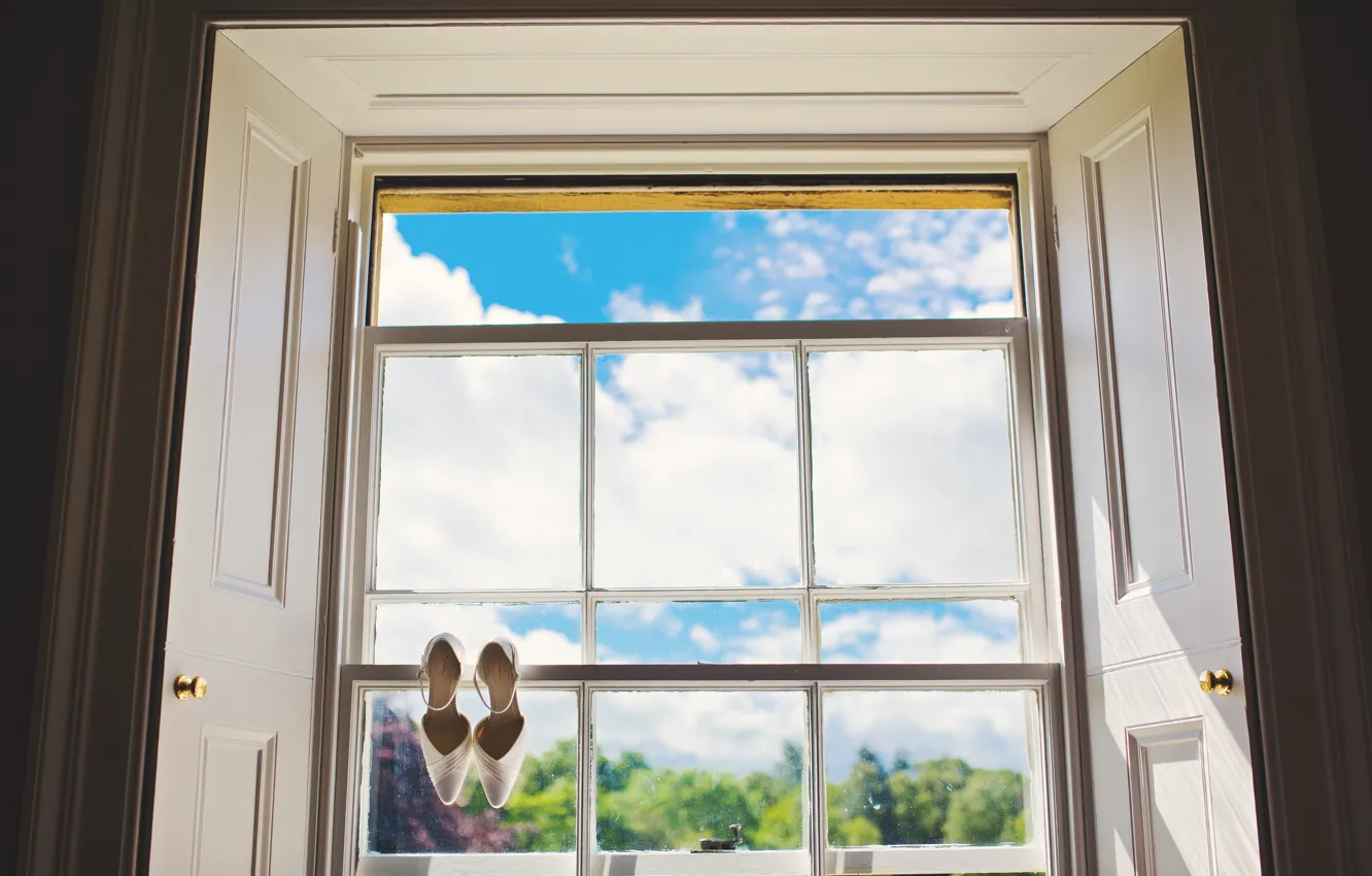 Photo wallpaper the sky, glass, window, shoes