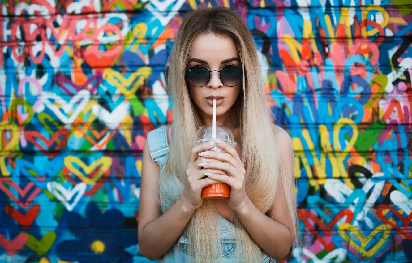 Photo wallpaper look, girl, pose, background, wall, graffiti, portrait, makeup