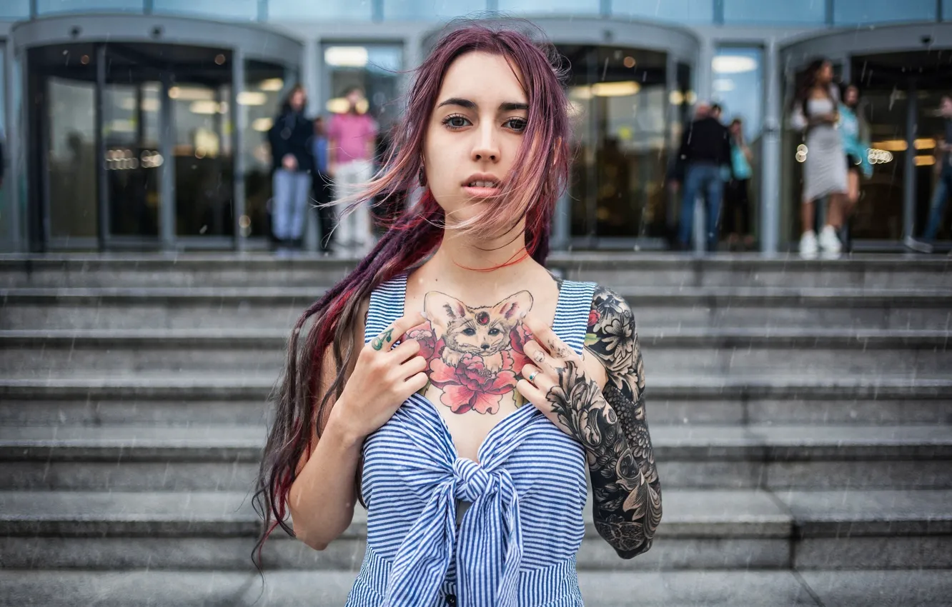 Photo wallpaper chest, girl, face, background, hair, people, building, portrait