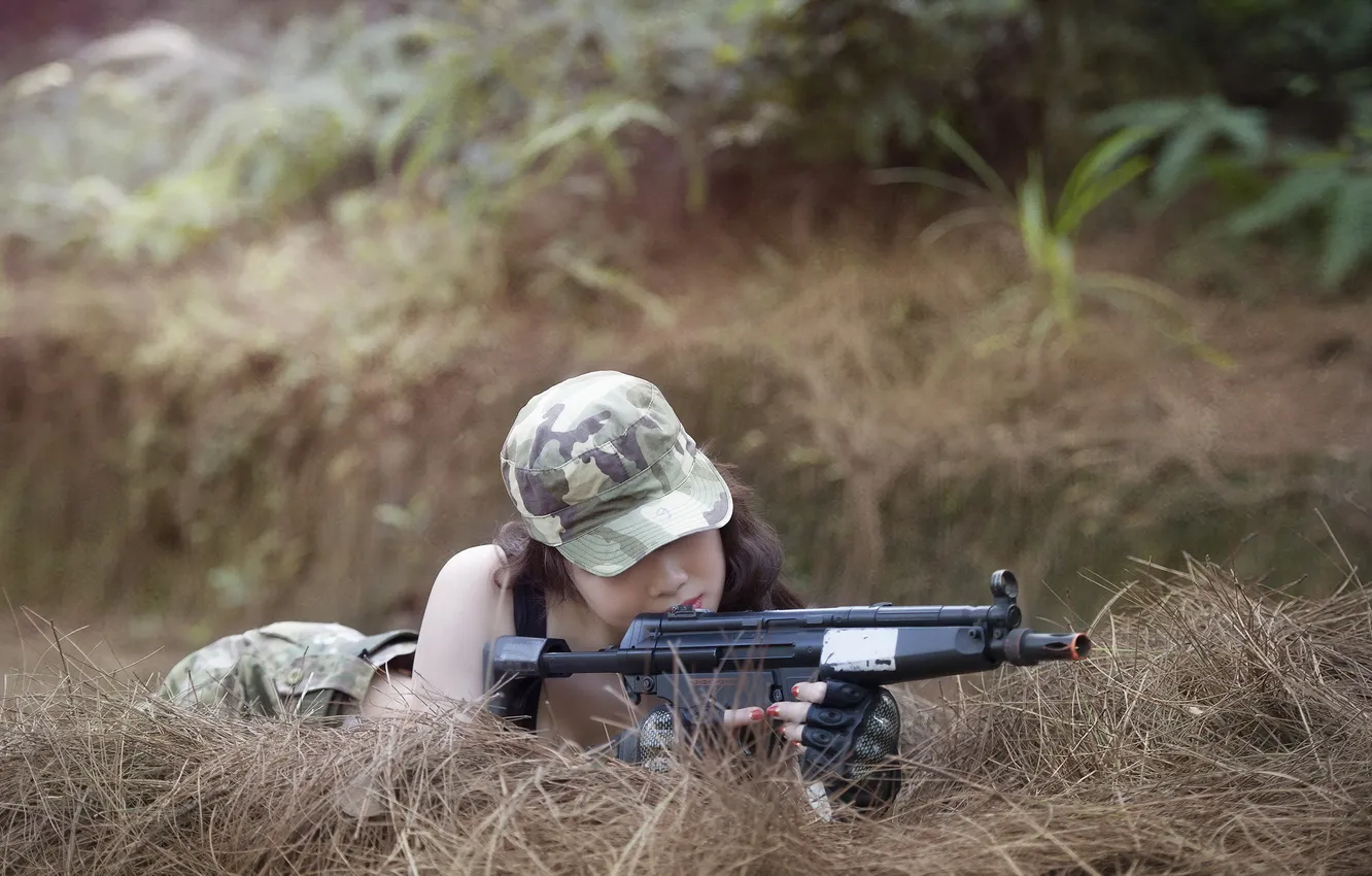 Photo wallpaper girl, weapons, machine