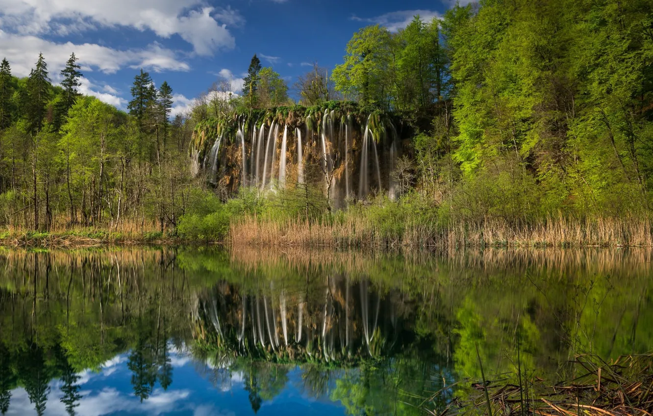 Photo wallpaper waterfall, lake, grass, the sky