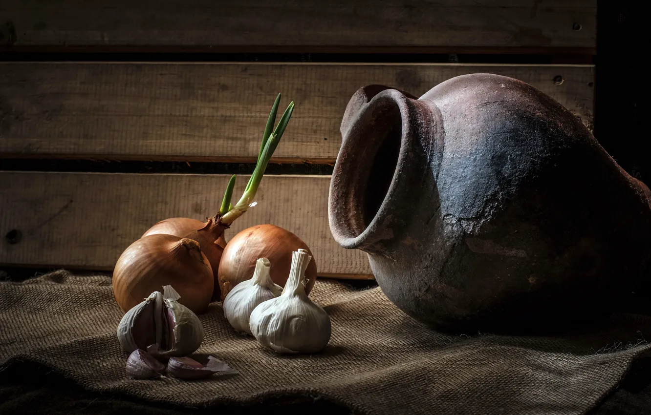 Photo wallpaper bow, pitcher, garlic