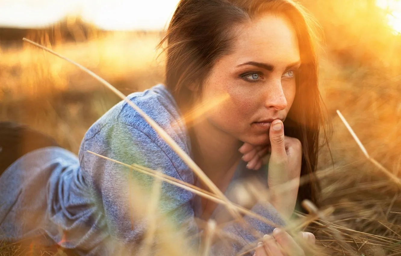 Photo wallpaper field, grass, look, girl, the sun, light, portrait, hay