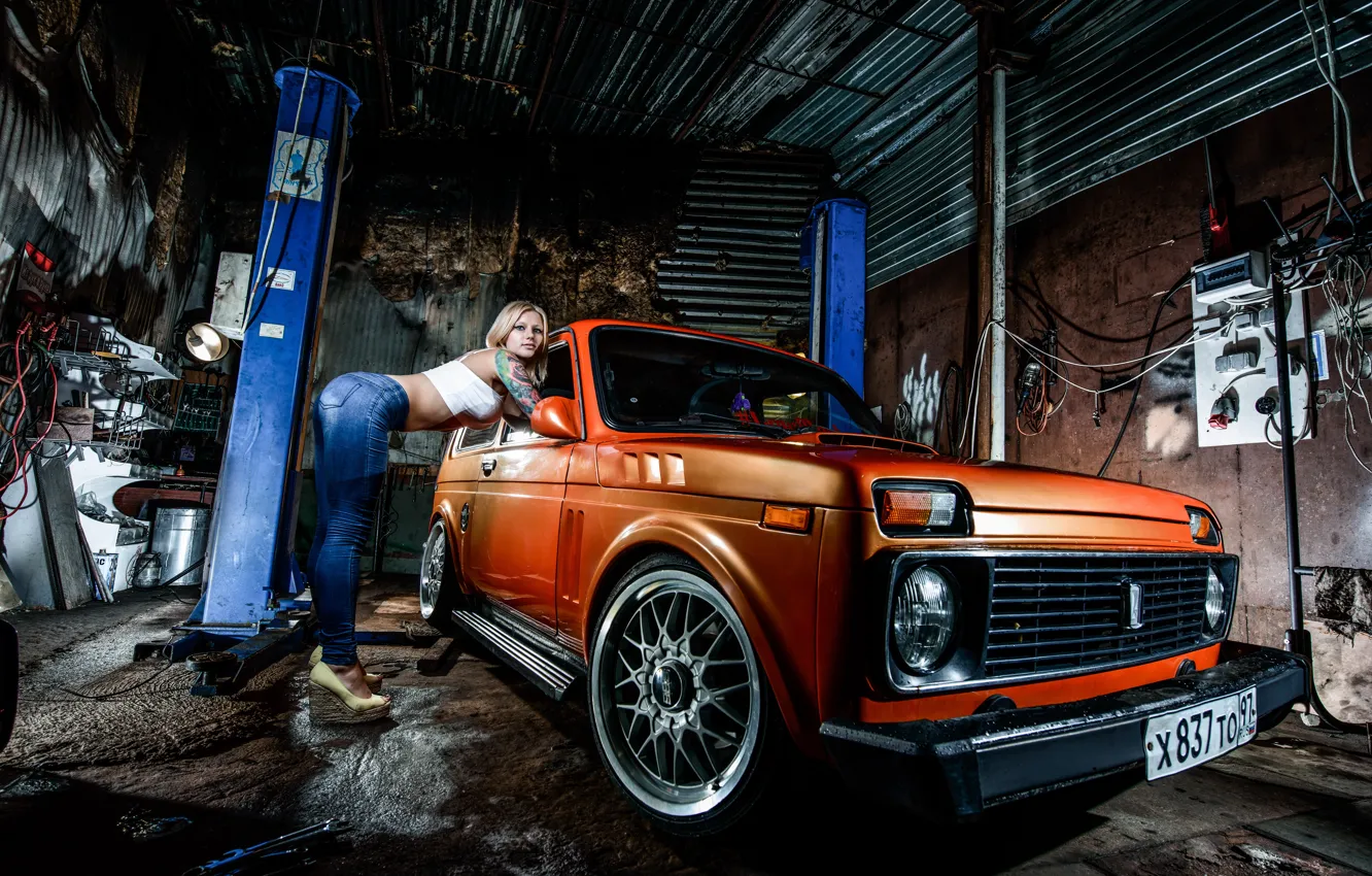 Photo wallpaper girl, blonde, VAZ, 2121, orange County, pojemnik