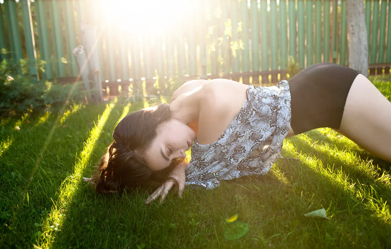 Photo wallpaper girl, pose, sunlight, Yana
