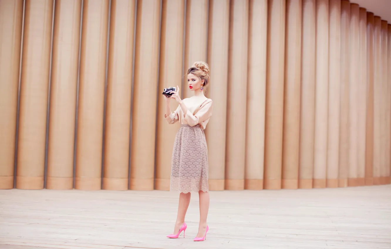 Photo wallpaper girl, skirt, camera, the camera, blonde, shoes, pink, photographs