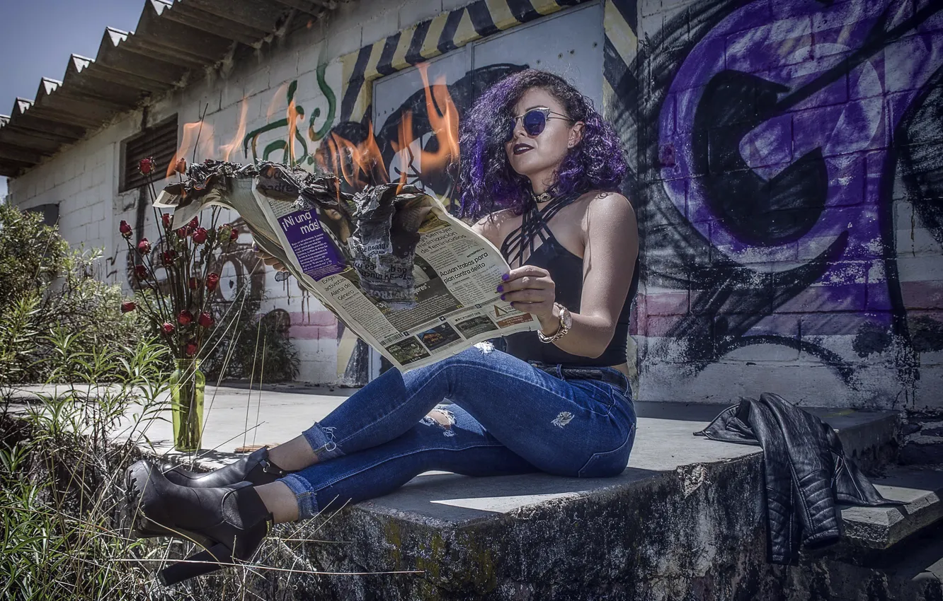 Photo wallpaper girl, fire, newspaper
