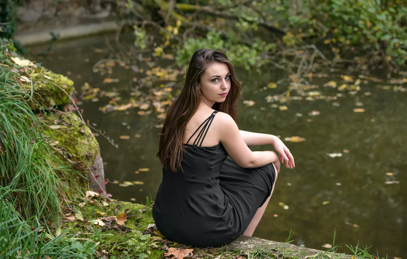 Photo wallpaper girl, face, dress, sitting