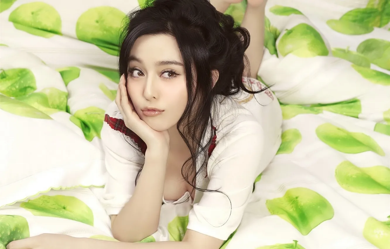 Photo wallpaper look, girl, bed, Asian