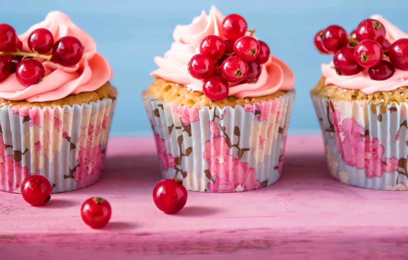 Photo wallpaper cream, currants, cupcakes