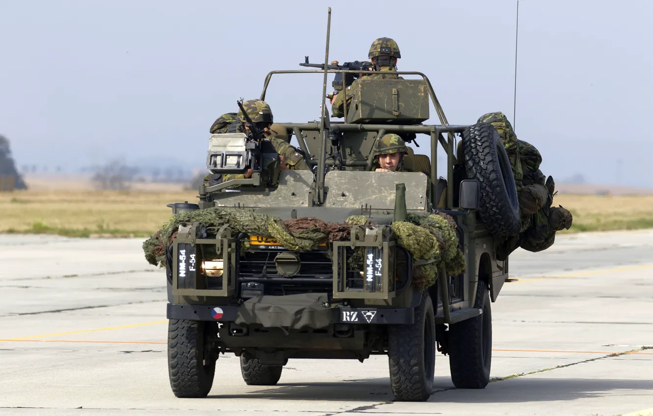 Photo wallpaper soldiers, Land Rover, Caiman, Armored 4