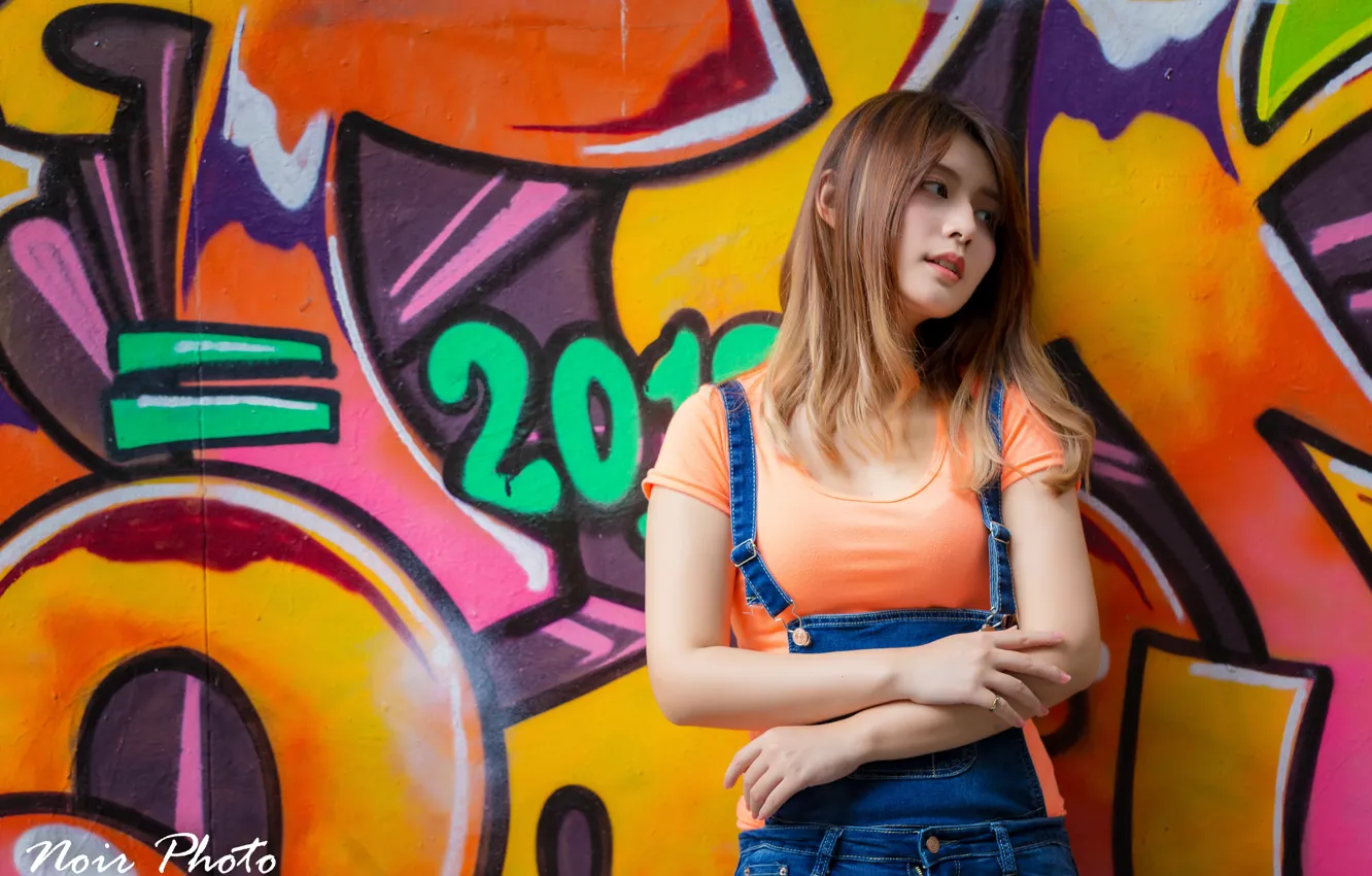 Photo wallpaper pose, graffiti, model, portrait, jeans, makeup, Mike, hairstyle