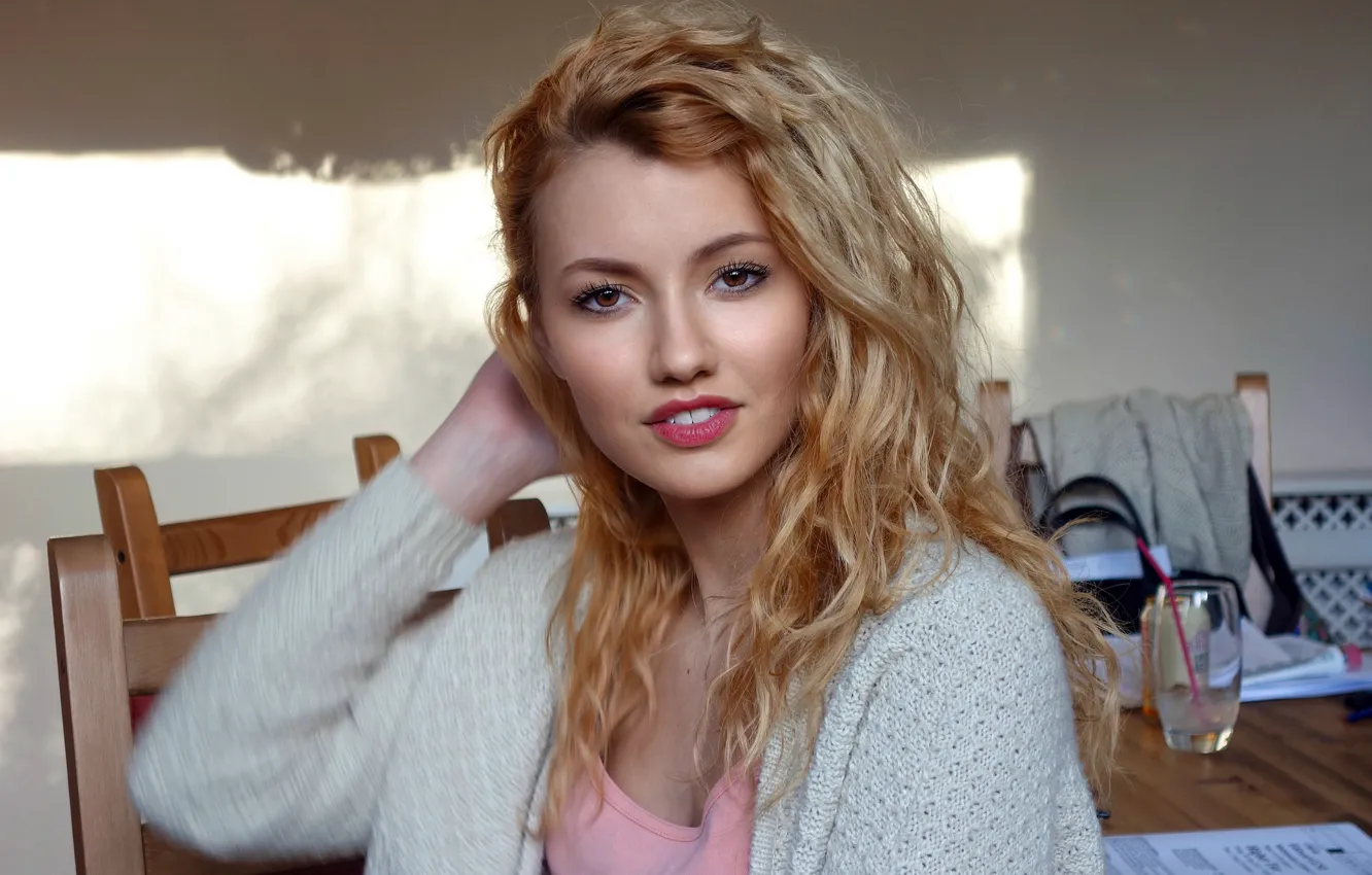 Photo wallpaper girl, glass, long hair, brown eyes, photo, smile, model, lips