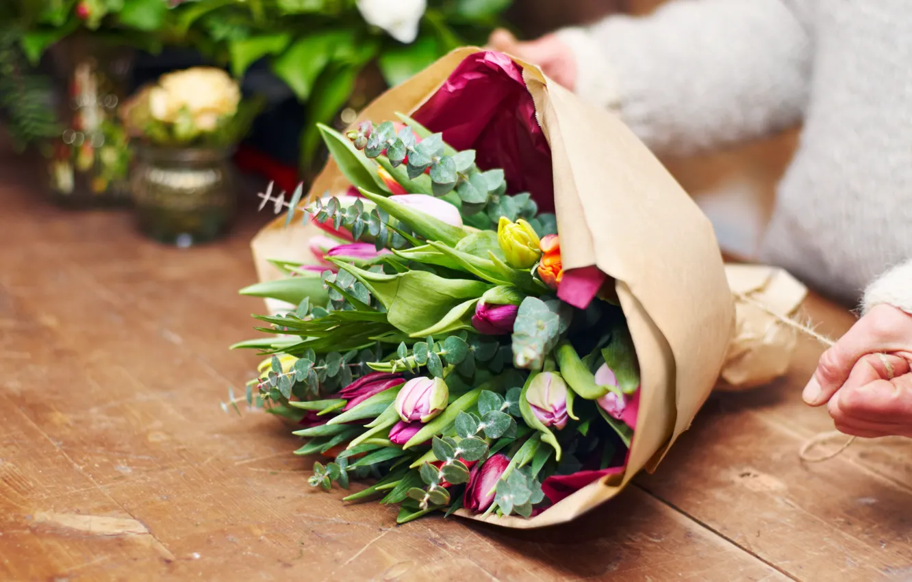 Photo wallpaper flowers, paper, table, gift, Board, bouquet, spring, hands