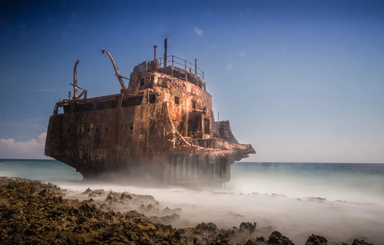 Photo wallpaper sea, ship, scrap