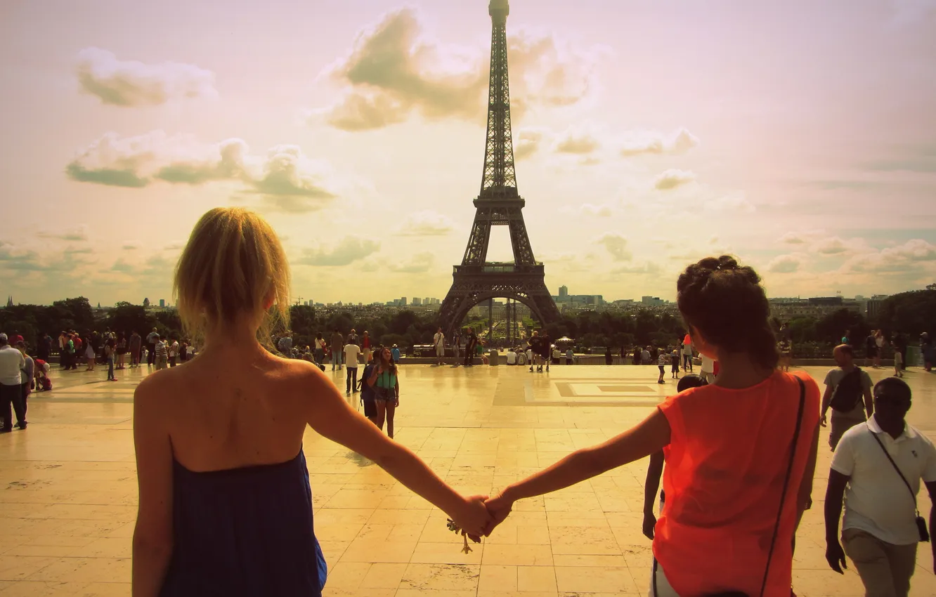 Photo wallpaper travel, together, Eiffel tower, Paris, friendship