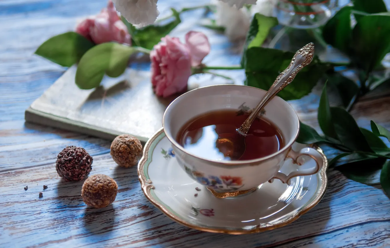 Photo wallpaper leaves, balls, flowers, tea, Board, roses, bouquet, candy
