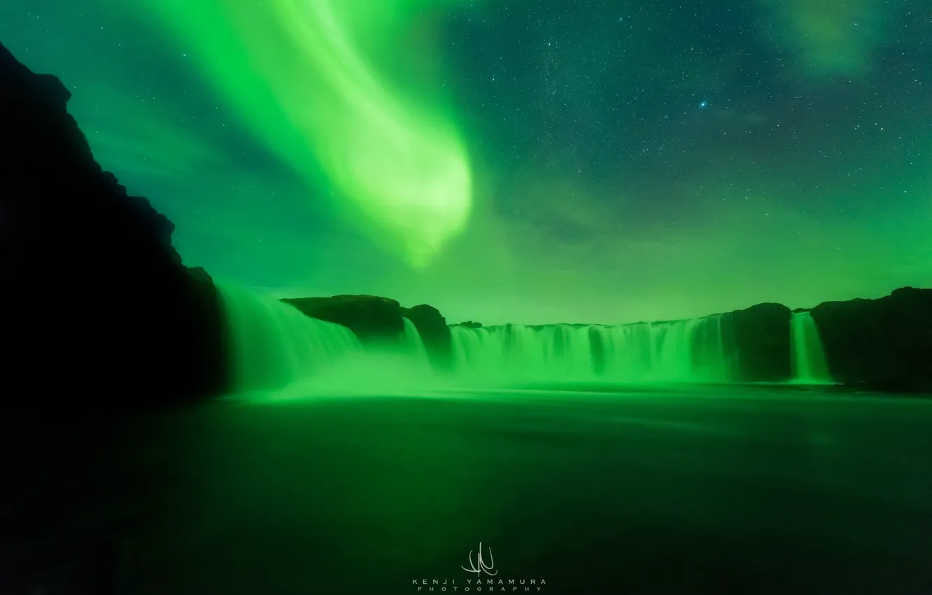 Photo wallpaper waterfall, Northern lights, Iceland, photographer, Kenji Yamamura