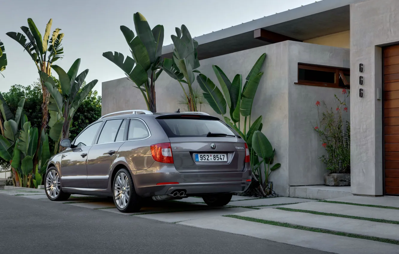 Photo wallpaper house, 2009, entrance, Skoda, universal, Skoda, Superb Combi