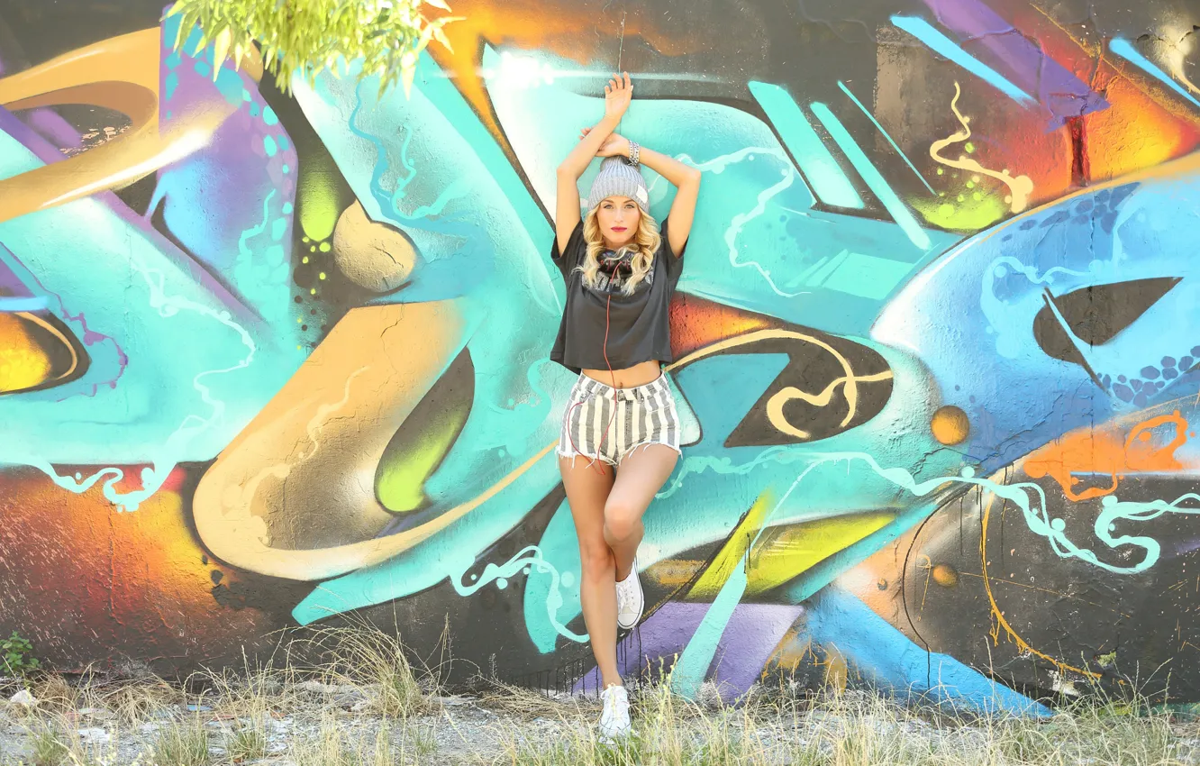 Photo wallpaper girl, shorts, legs, beautiful, model, t-shirt, sneakers