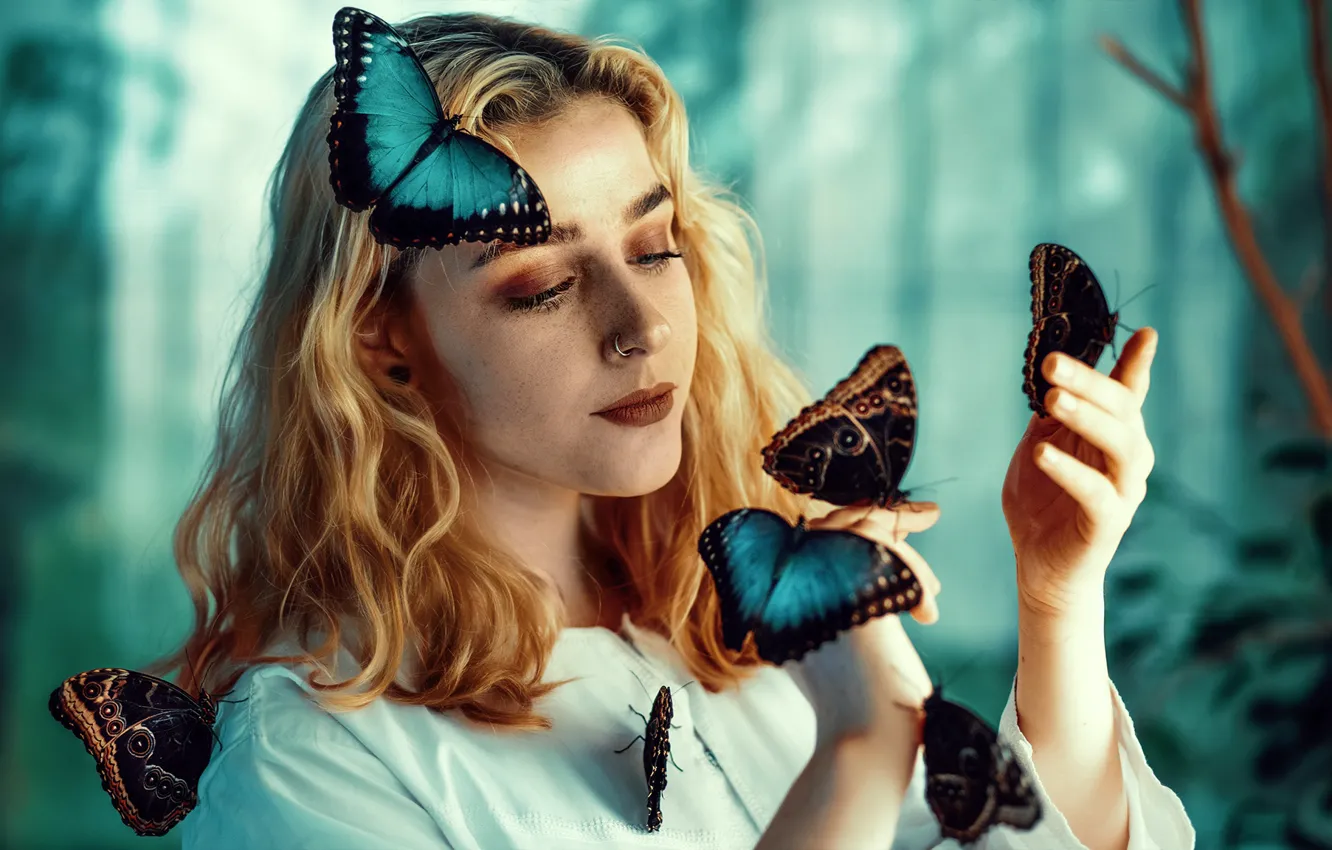 Photo wallpaper nature, pose, background, butterfly, model, portrait, hands, makeup