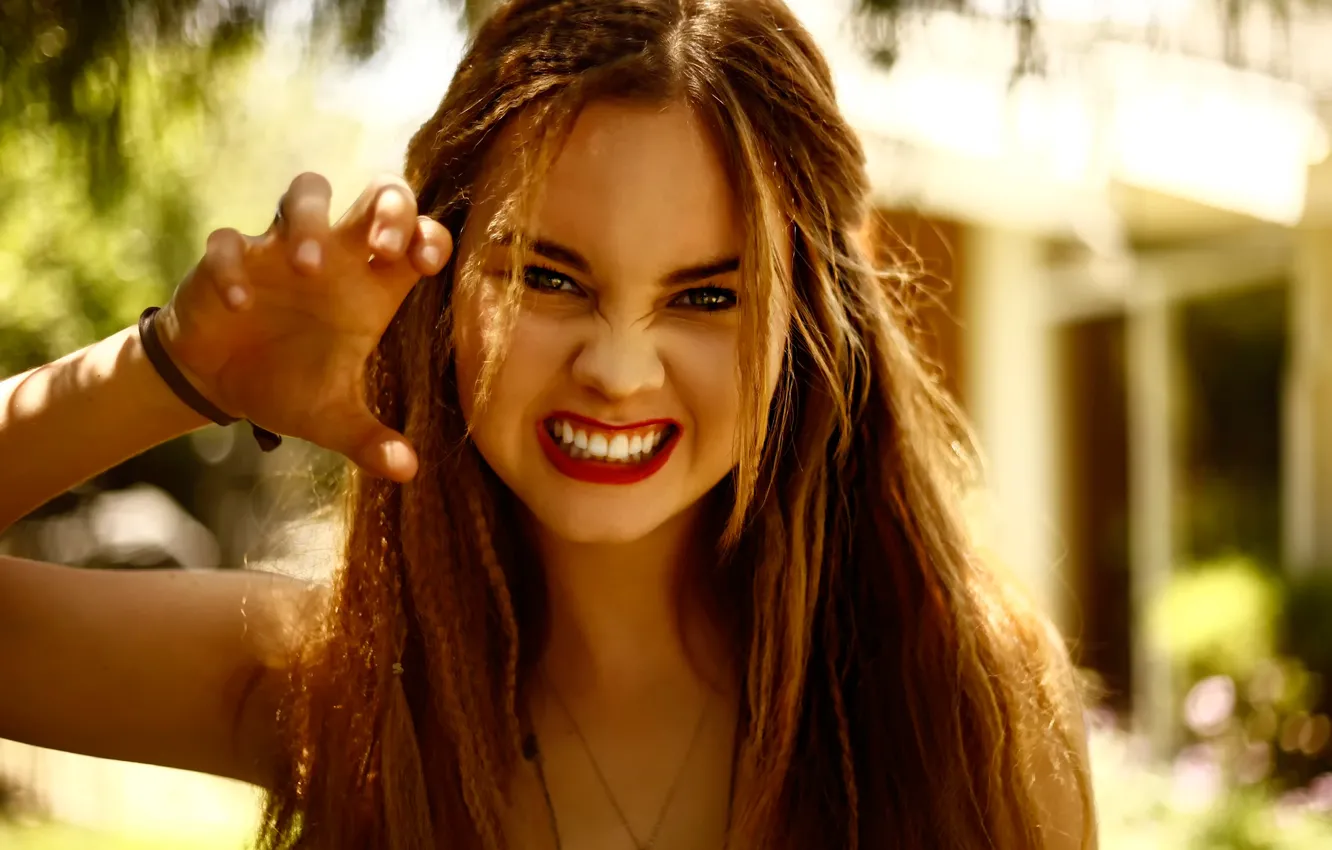 Photo wallpaper teeth, photoshoot, facial expressions, Liana Liberato, photographer Bri Smith